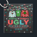 Ugly Sweater Christmas Baby Dusche Geschenkanhänger<br><div class="desc">Feiern Sie stilvoll mit diesen niedlichen und sehr trendigen Babyduschen,  die Anhänger bevorzugen. Dieses Design lässt sich leicht mit Ihrer speziellen Veranstaltungssprache personalisieren und Ihre Gäste werden begeistert sein,  wenn sie diese fabelhaften Tags sehen.</div>
