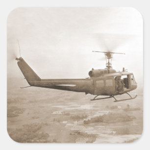 UH-1 Huey über Vietnam Reisfelder Aufkleber