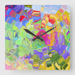 Uhr an der Wand des Flüssig-Colors-Quadrats