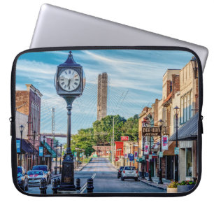 Uhr im Stadtzentrum Cape Girardeau Laptopschutzhülle