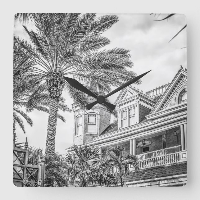 Uhr im südlichsten Haus (Vorderseite)