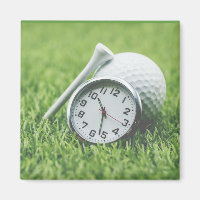 Uhr mit Golfball und Abschlag Es ist Zeit für Golf