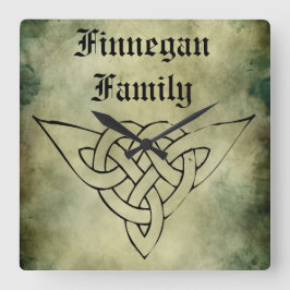 Uhr mit irischem Symbol