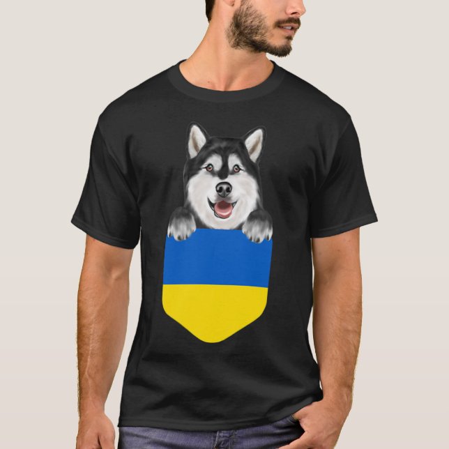 Ukraine Flag Alaskan Malamute Dog In Pocket  T-Shirt (Vorderseite)