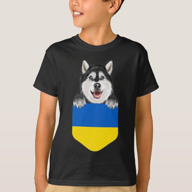 Ukraine Flag Alaskan Malamute Dog In Pocket  T-Shirt (Vorderseite)