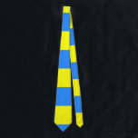 Ukraine Flaggenblau-Gelber Thunder_Cove Krawatte<br><div class="desc">Ukrainische Flagge und Herz in traditionell hellblauen und gelben Farben zu personalisieren,  indem Sie Ihren Namen auf eine beliebige Hintergrundfarbe ändern</div>