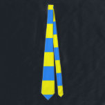Ukraine Flaggenblau-Gelber Thunder_Cove Krawatte<br><div class="desc">Ukrainische Flagge und Herz in traditionell hellblauen und gelben Farben zu personalisieren,  indem Sie Ihren Namen auf eine beliebige Hintergrundfarbe ändern</div>