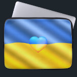 Ukraine - Unterstützung - Frieden - ukrainische Fl Laptopschutzhülle<br><div class="desc">Ukraine - Unterstützung - Freiheit Frieden - Ukrainische Flagge - Gelbes blaues Herz - Gemeinsam Freiheit Sieg! Sie können auch auf mehr als 1000 Zazzle Produkte umsteigen ! Ändern und verschieben oder entfernen und fügen Sie Elemente / Text mit Anpassungstool ! Ich stehe mit der Ukraine!</div>