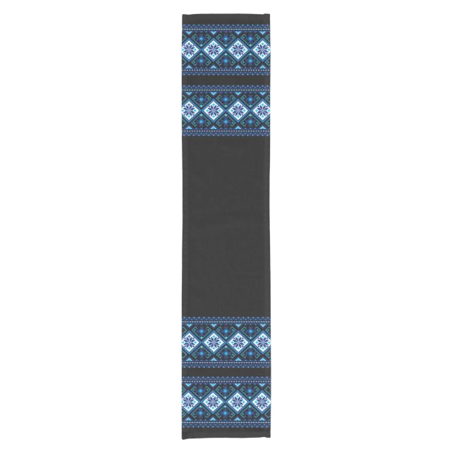 Ukrainian traditional vushuvanka folk pattern blue kurzer tischläufer (Vorderseite)