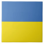 ukrainische Flagge, ukrainische Slawin Ukraini С л Fliese<br><div class="desc">Die Farben der ukrainischen Flagge, blau und gelb, sind seit Jahrhunderten über ein Land geflogen, das reich an Geschichte und Geist ist. Blau repräsentiert den riesigen ukrainischen Himmel, während Gelb die goldenen Weizenfelder symbolisiert, die sich über die fruchtbaren Ebenen erstrecken. Dieses einfache, aber mächtige Symbol ist zu einem Leuchtfeuer der...</div>