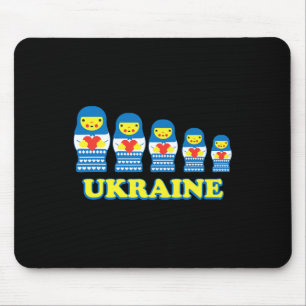 Ukrainische Matrjoschka-Puppen halten Herzen  Mousepad