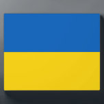 ukrainische (Ukraine) Flagge Fotoplatte<br><div class="desc">Dieses Design zeigt die Nationalflagge der Ukraine, einem Land in Osteuropa. Die Ukraine grenzt im Osten und Nordosten an Russland, im Norden an Belarus, im Westen an Polen, die Slowakei und Ungarn und im Süden an Rumänien, Moldau und das Schwarze Meer. Die Ukraine ist nach Russland das zweitgrößte Land Europas....</div>