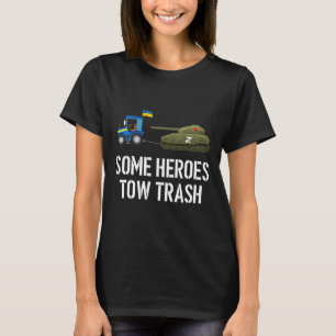 Ukrainischer Landwirt zieht aufgegebenen Panzer T-Shirt