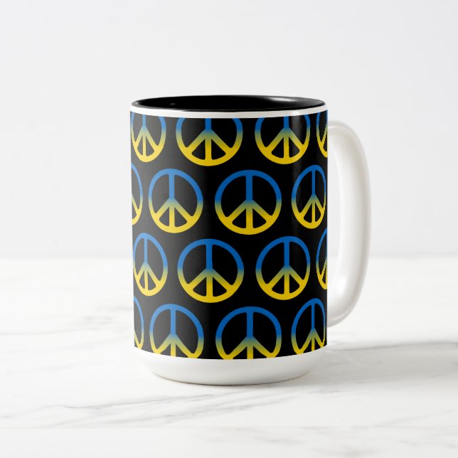 ukrainisches Friedenszeichen Zweifarbige Tasse (VorderseiteRechts)