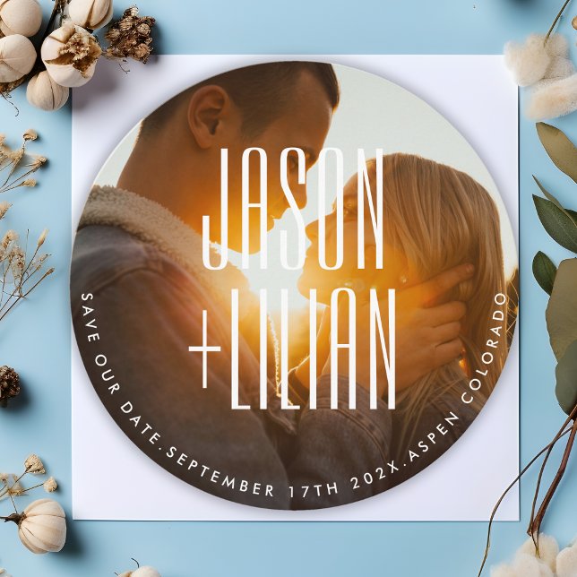 ULTRA EINFACHE BOLD NAMES FOTO RUND UM QR CODE UAW SAVE THE DATE (Von Creator hochgeladen)