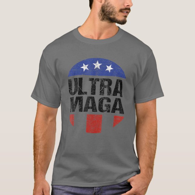 Ultra Maga Funny American Flag Lover T-Shirt (Vorderseite)