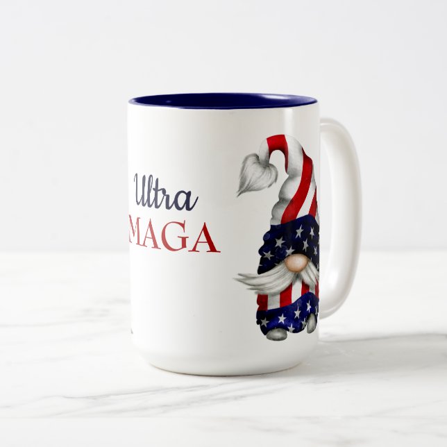 Ultra-MAGA-Gnomes Zweifarbige Tasse (VorderseiteRechts)