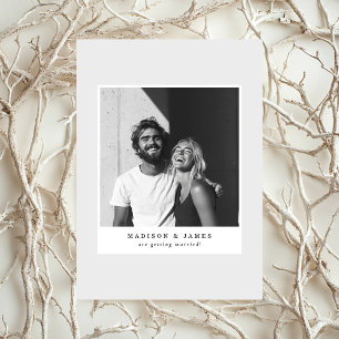 Ultra-minimalistische, lässige Hochzeit in Hellgra Save The Date