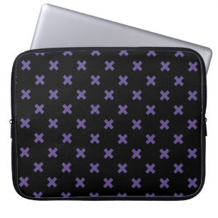 Ultra violette Kreuzstiche auf schwarz Laptopschutzhülle