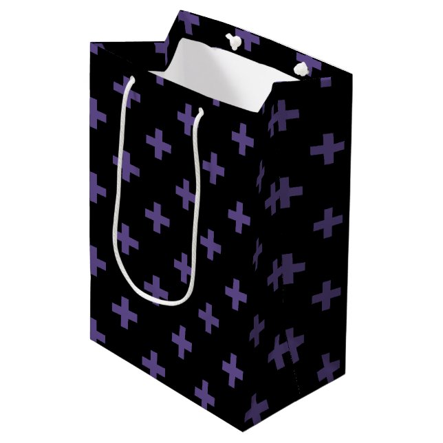 Ultra violette Polka kreuzt schwarz Mittlere Geschenktüte (Vorderseite Schrägansicht)