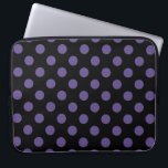 Ultra violette Polka Punkte auf schwarz Laptopschutzhülle<br><div class="desc">Pantone's Farbe des Jahres für 2018 ist ultraviolett.</div>