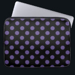 Ultra violette Polka Punkte auf schwarz Laptopschutzhülle<br><div class="desc">Pantone's Farbe des Jahres für 2018 ist ultraviolett.</div>