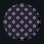 Ultra violette Polka Punkte auf schwarz Magnet<br><div class="desc">Pantone's Farbe des Jahres für 2018 ist ultraviolett.</div>