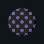 Ultra violette Polka Punkte auf schwarz Magnet<br><div class="desc">Pantone's Farbe des Jahres für 2018 ist ultraviolett.</div>