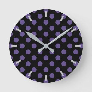 Ultra violette Polka Punkte auf schwarz Runde Wanduhr