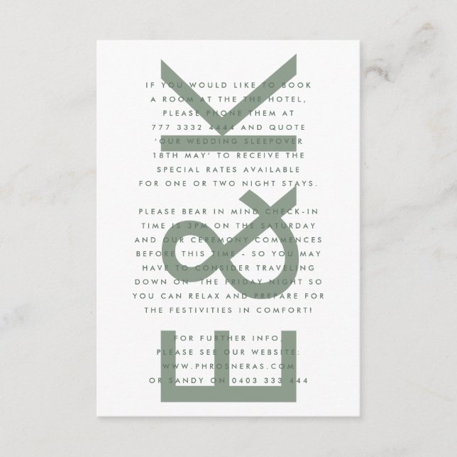 Ultramoderne, muffige Big Monogram Sage Green Wedd Begleitkarte (Vorderseite)