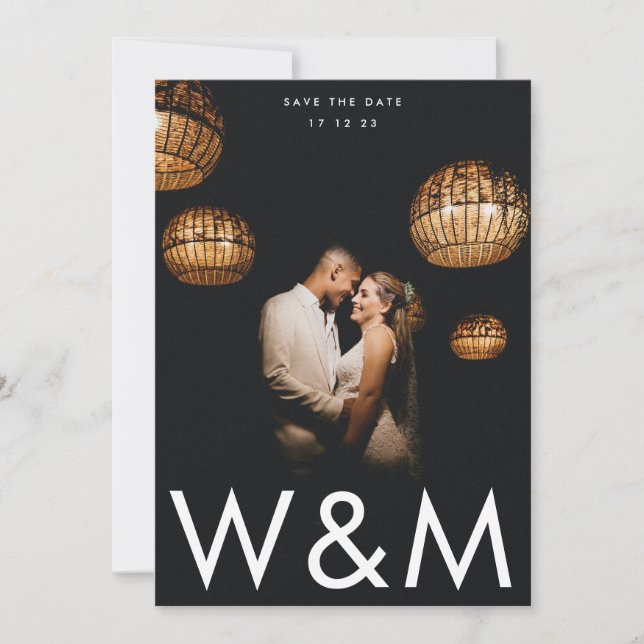 Ultramoderner, fettweißer QR-Code für Monogramm Save The Date (Vorderseite)