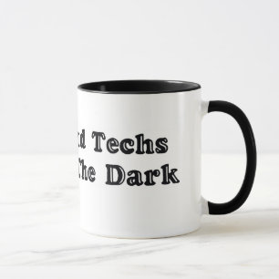 Ultraschall-Technologien tun es im dunkelblauen Tasse