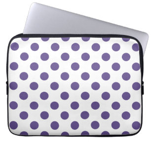 Ultraviolette Polka-Punkte auf weiß Laptopschutzhülle