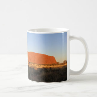 Uluru am Sonnenuntergang im Juli Tasse
