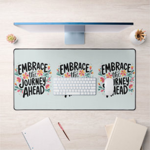 Umarm die bevorstehende Reise Boho Floral-Typograf Schreibtischunterlage