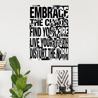 Umarme das Chaos Grunge-Typografie-Zitat Poster