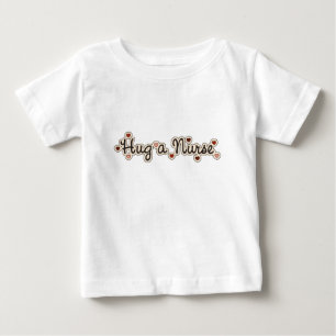 Umarmen Sie eine Krankenschwester-T - Shirts und