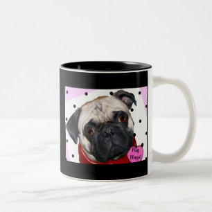 Umarmen Sie eine Mops-Tasse! Zweifarbige Tasse