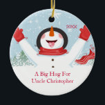 Umarmung für Onkel Christmas Snowman Ornament<br><div class="desc">Niedlich eine große Umarmung für Onkel Snowman-Weihnachtsverzierung.  Einfach,  mit Ihrer Mitteilung zu personifizieren!  Ein,  um zu kommen jahrelang gehütet zu werden Geschenk Wunderonkels Weihnachten sure.</div>