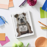 Umarmung iPad Pro Hülle<br><div class="desc">Umarmen Sie einen Bulldog von FabFunky. Ein niedlicher Stierhund trägt ein Schild "Behalt Calm and Huge a Bulldog". | 190009D</div>