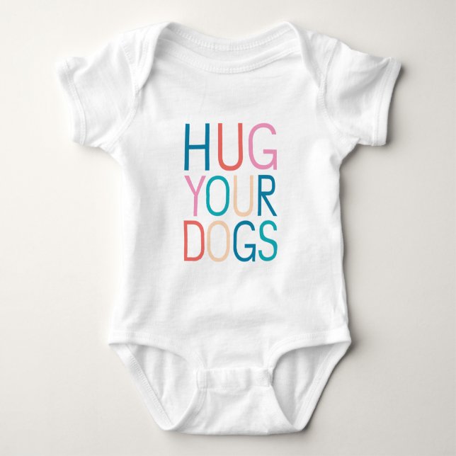 Umarmung von Hunden Baby Strampler (Vorderseite)