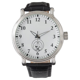 Ume-Zweig in umarmenden Kiefernnadeln Armbanduhr