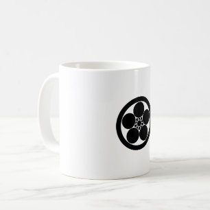 Umebachi-Stil Pflaumenblüte in einem Kreis Kaffeetasse