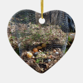 Umfassen Sie den Kompost-Stapel Keramikornament