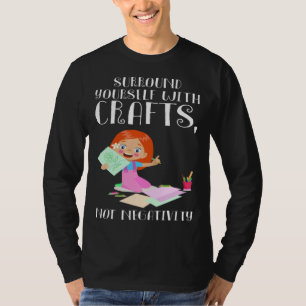 Umgeben Sie sich mit Handwerk Crafty Girl T-Shirt