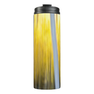 umgeben von Aspen-Bäumen Thermosbecher