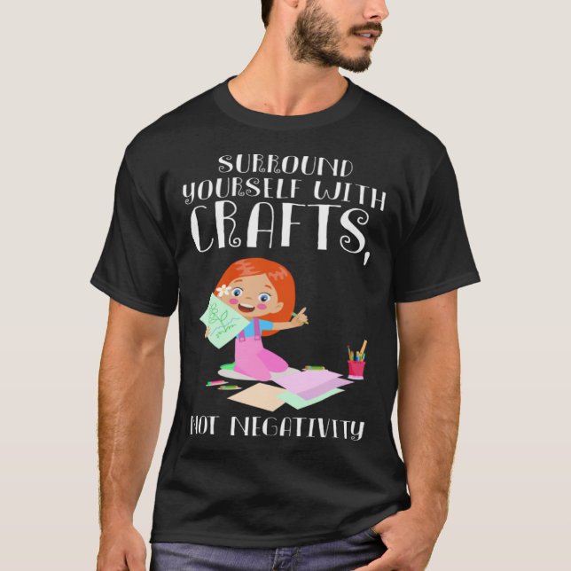 Umgeben von Kunsthandwerk und dem Girl Pullover (Vorderseite)