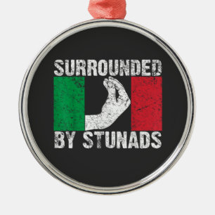 Umgeben von Stunads Ornament Aus Metall