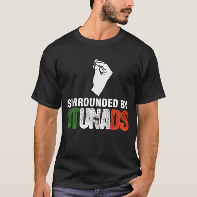umgeben von Stunts T-Shirt (Vorderseite)