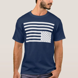 Umgedrehte amerikanische Flagge im Schwarzen T-Shirt